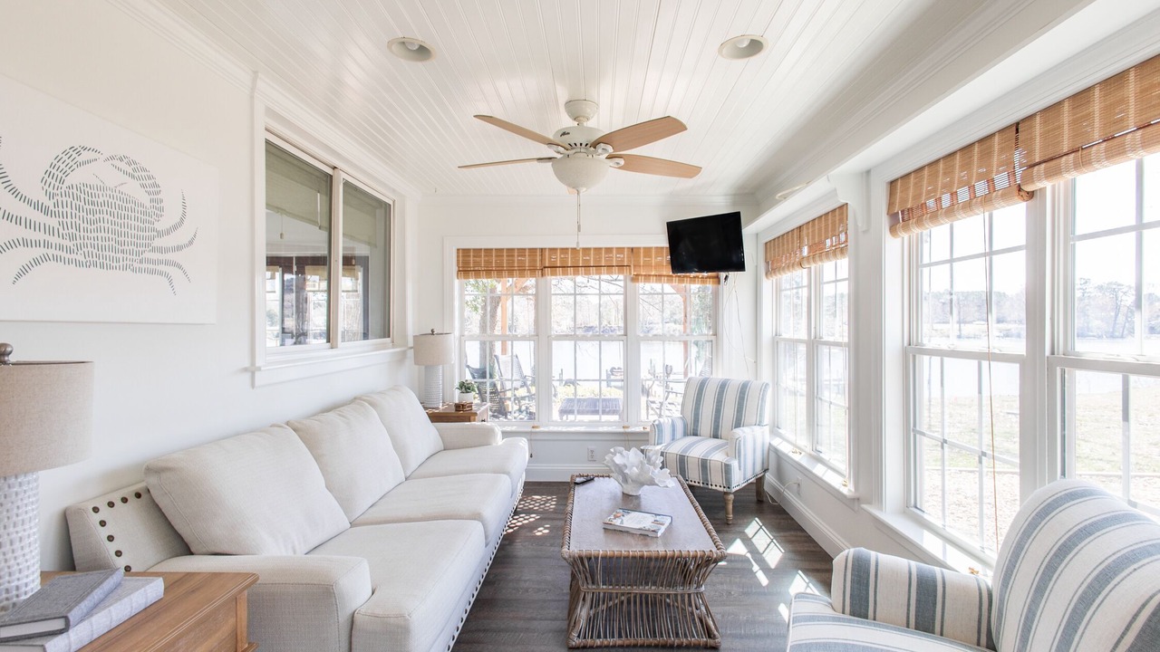 Photo of Livingroom in Deltaville