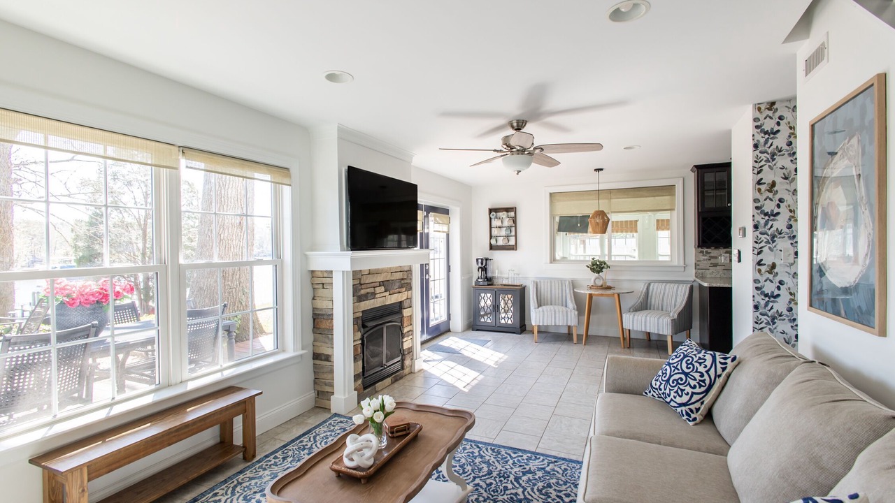 Photo of Livingroom in Deltaville