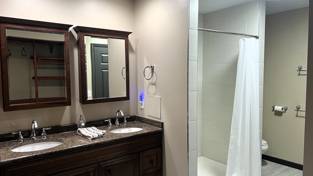 Photo of Bathroom in Summit Station