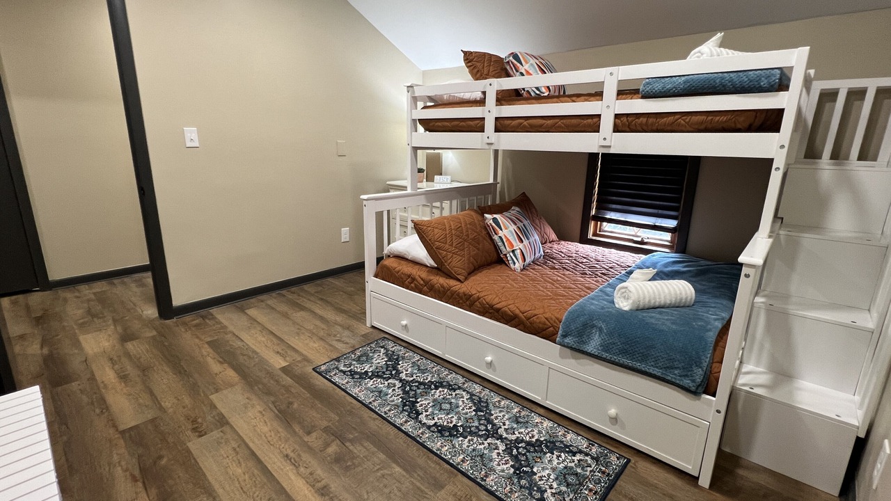 Photo of Bedroom in Summit Station