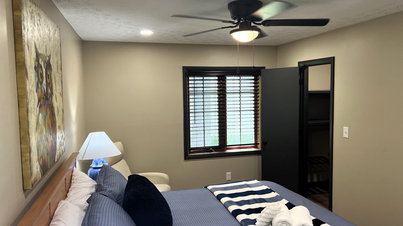 Photo of Bedroom in Summit Station