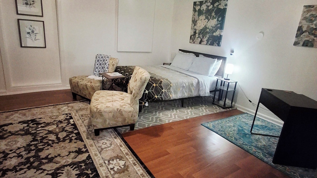 Photo of Bedroom in Redwood
