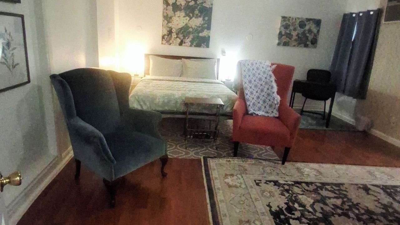 Photo of Bedroom in Redwood