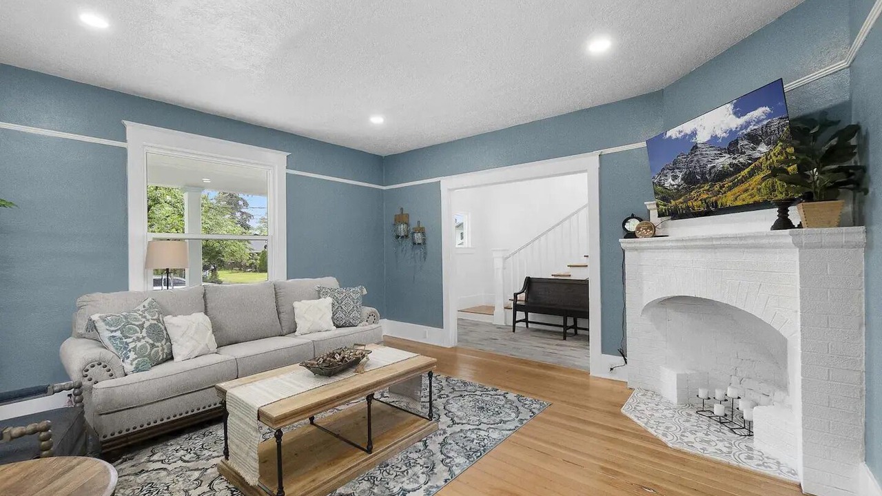 Photo of Livingroom in Hillsboro