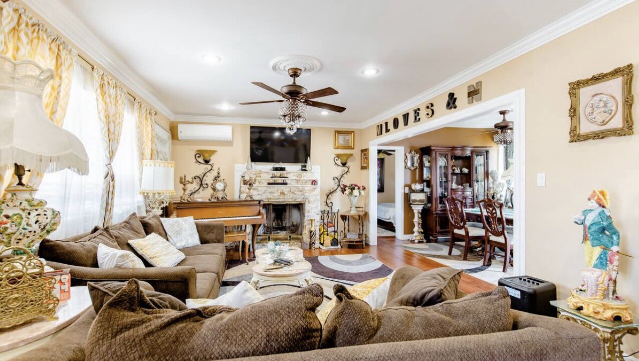 Photo of Livingroom in Shirley