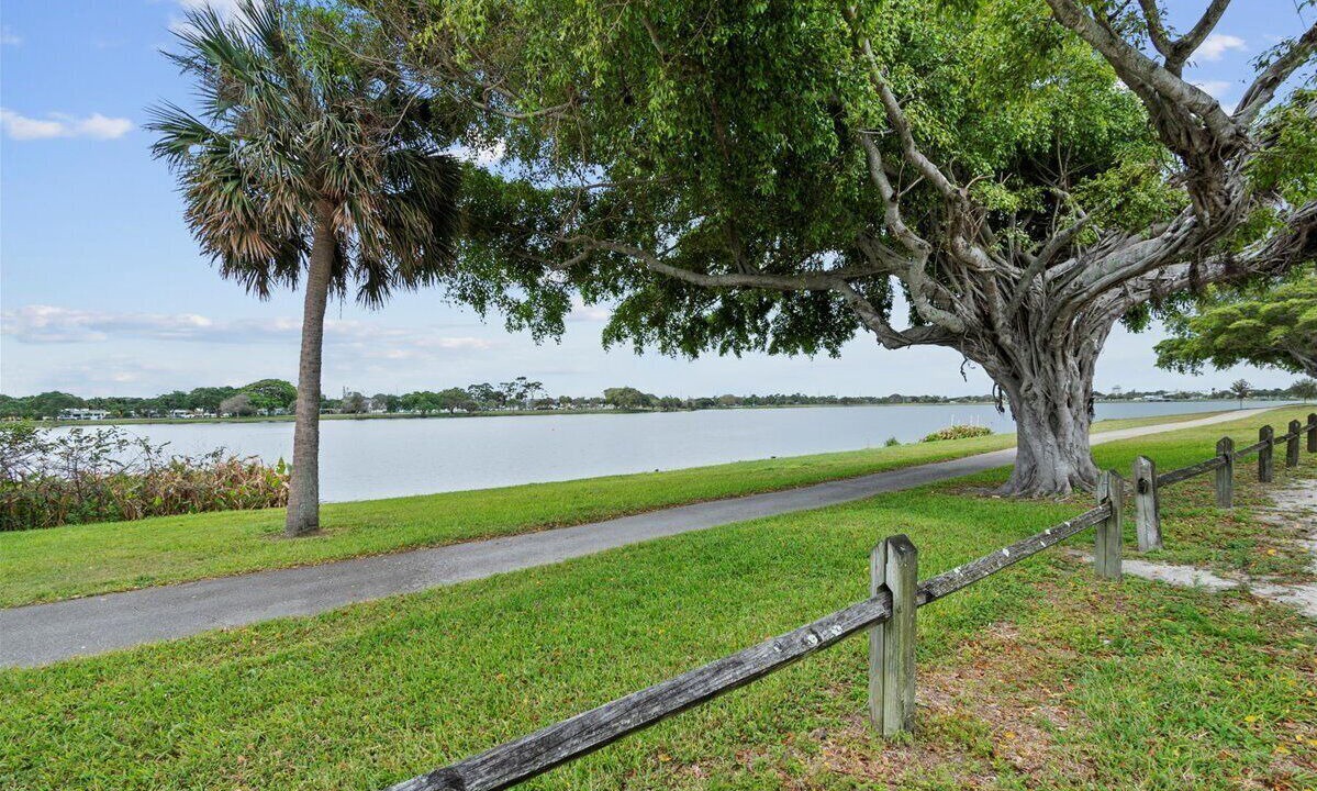 Photo of Outdoor in Lake Worth Corridor