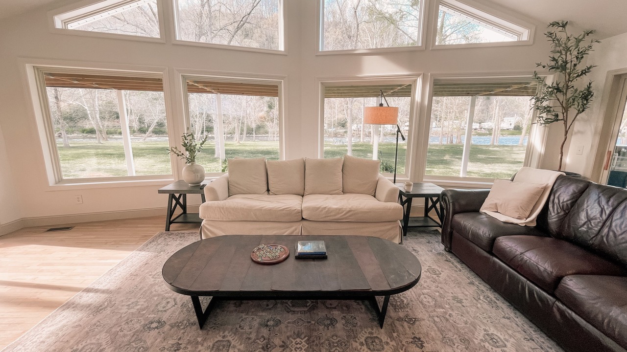 Photo of Livingroom in Elizabethton