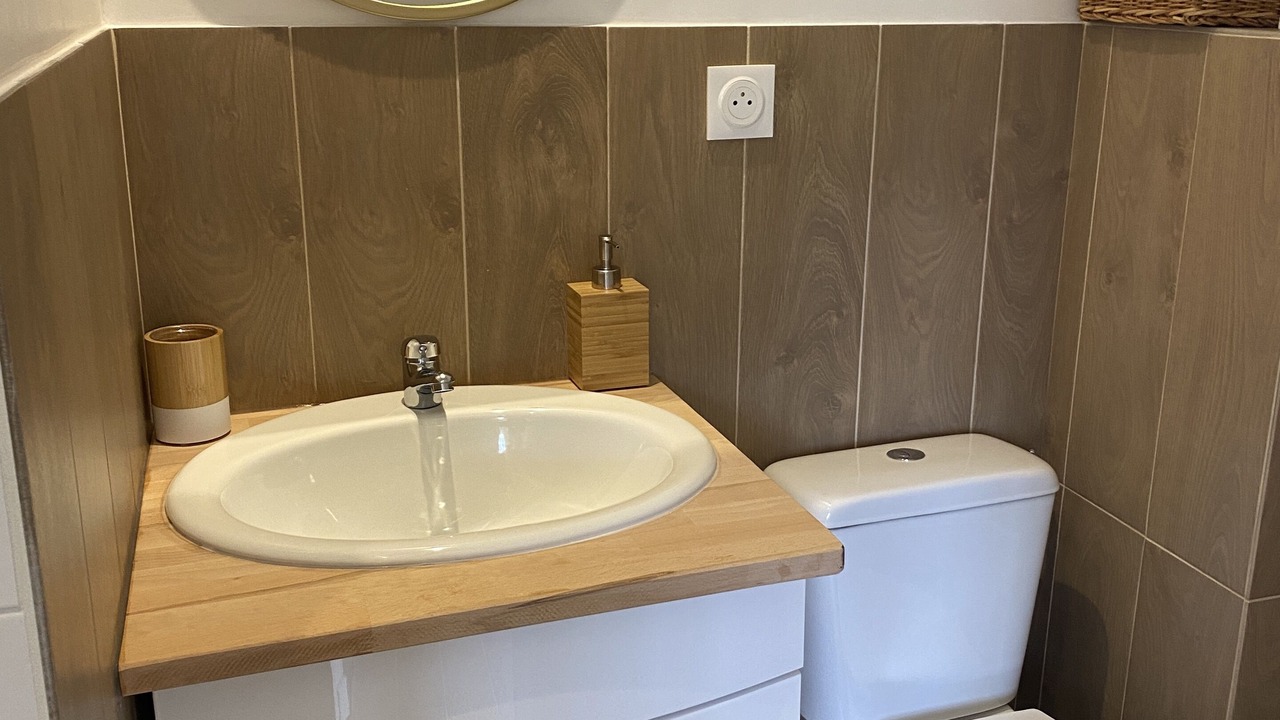 Photo of Bathroom in Figanieres
