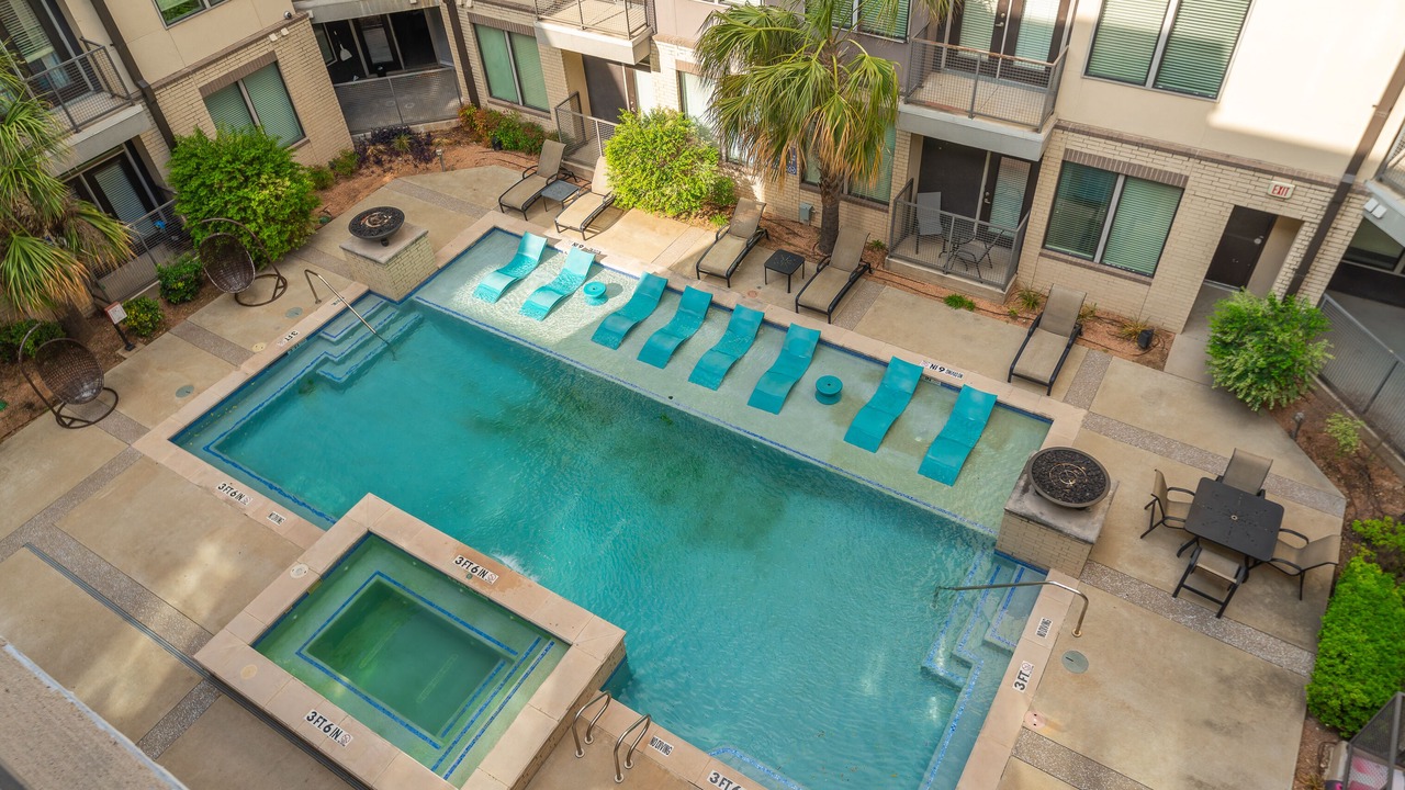 Photo of Outdoor in Oak Lawn