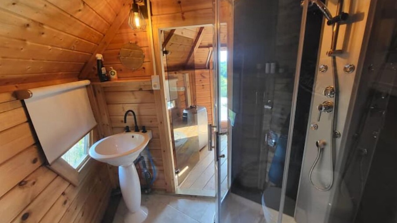 Photo of Bathroom in Engayrac