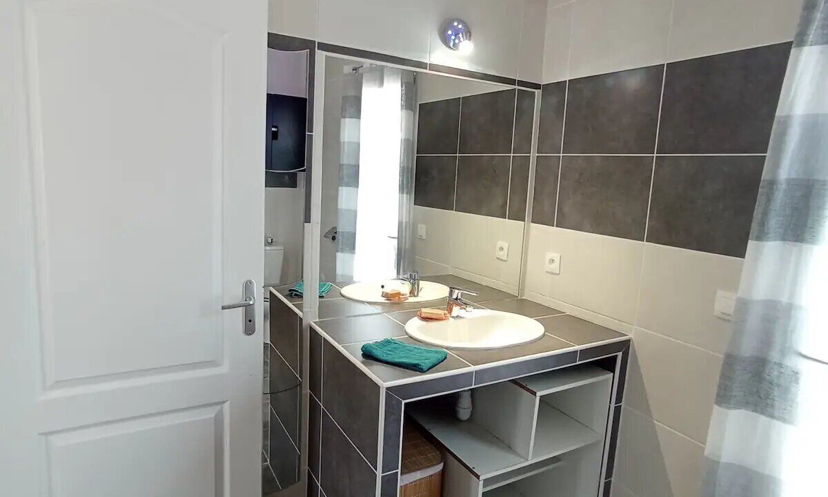 Photo of Bathroom in Chateauneuf-les-Martigues