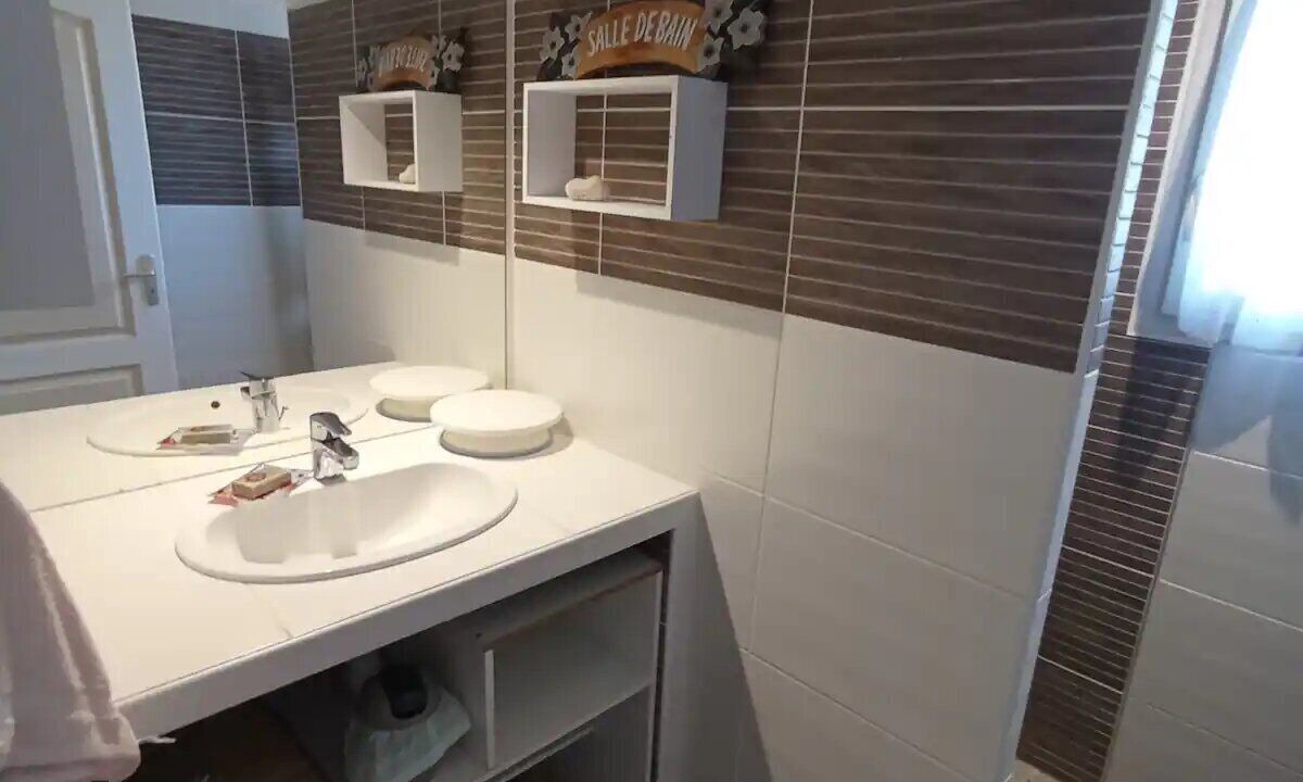 Photo of Bathroom in Chateauneuf-les-Martigues