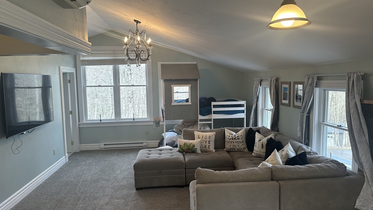 Photo of Livingroom in Oakland