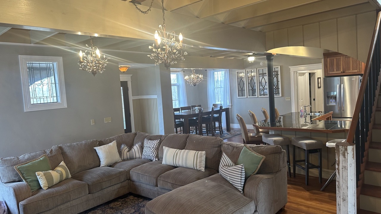 Photo of Livingroom in Oakland