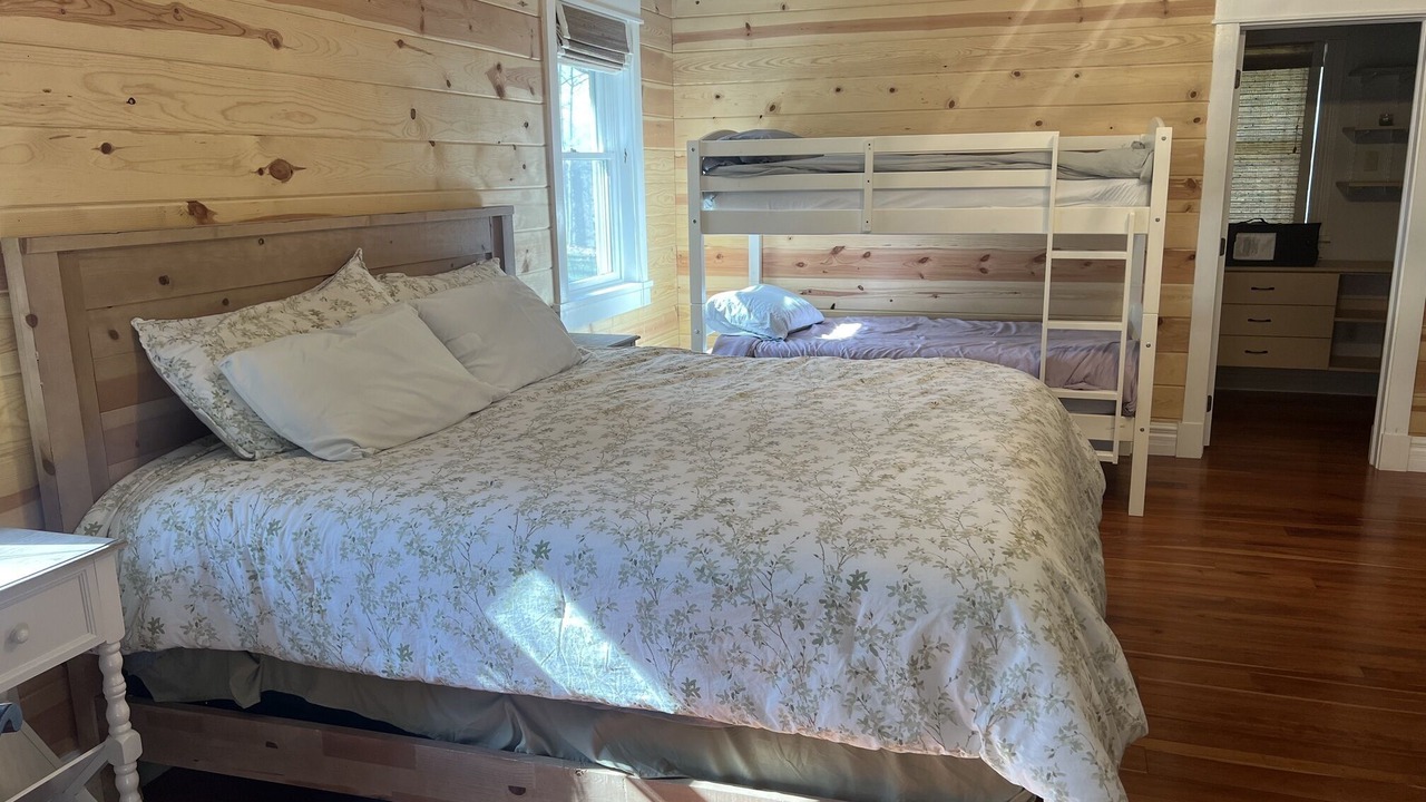 Photo of Bedroom in Oakland