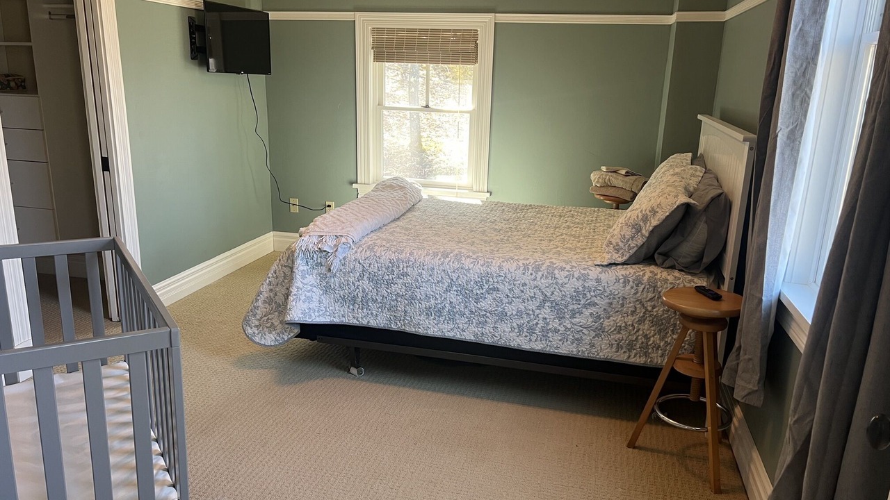 Photo of Bedroom in Oakland