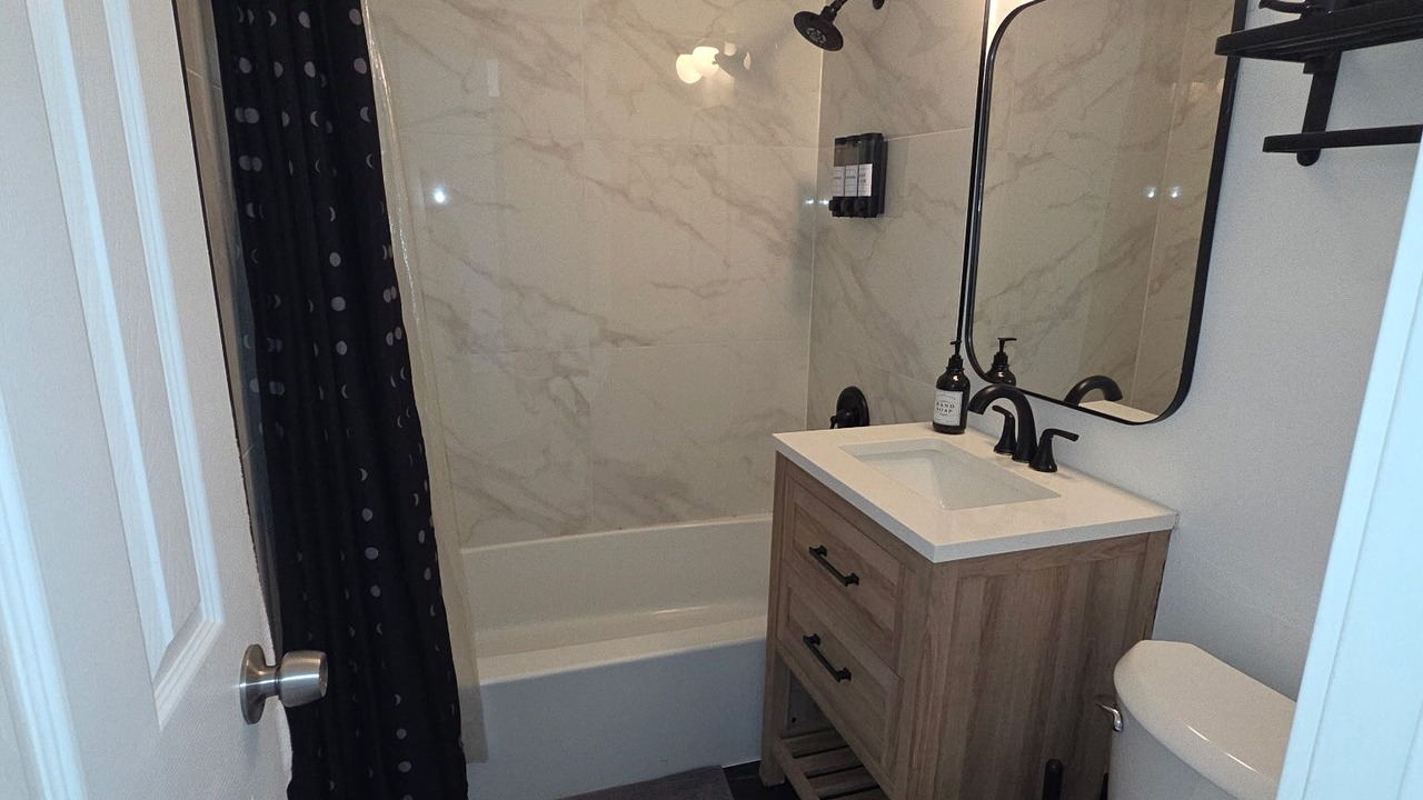 Photo of Bathroom in Flamingo Parks