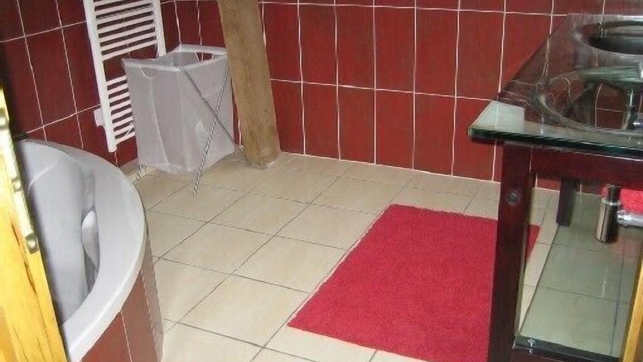 Photo of Bathroom in Saint-Pantaleon-de-Larche