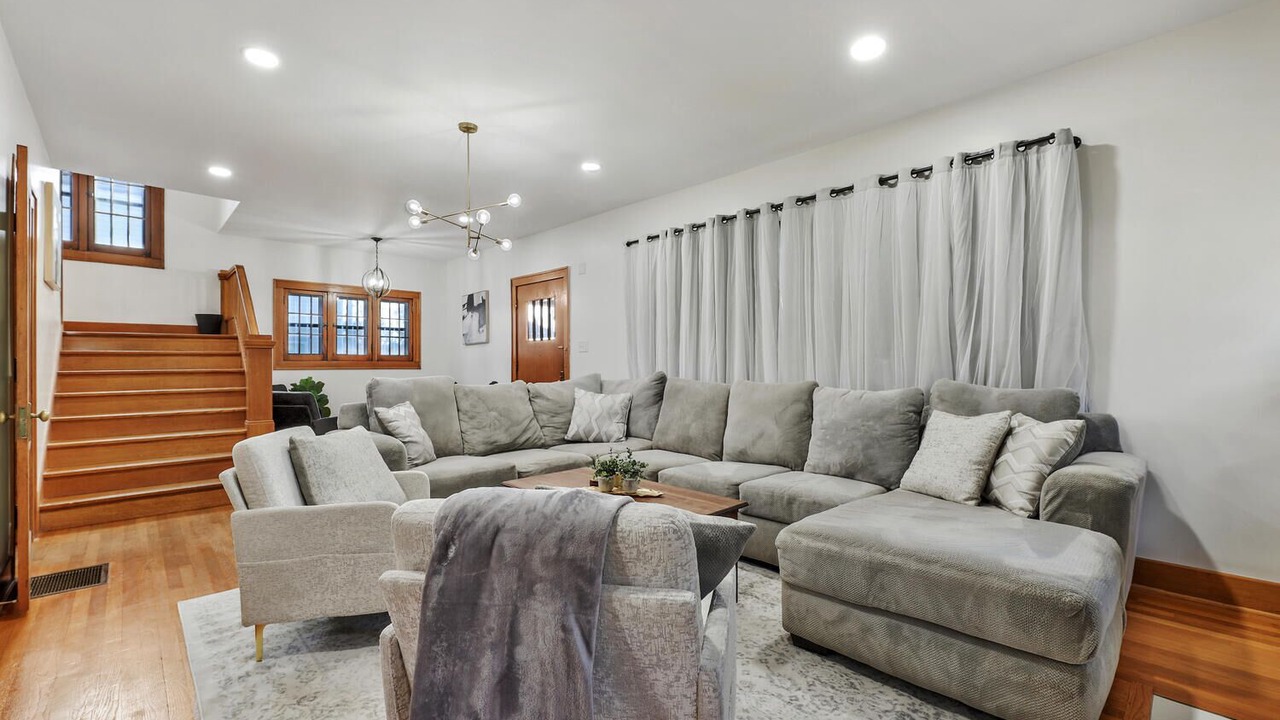 Photo of Livingroom in College Hill