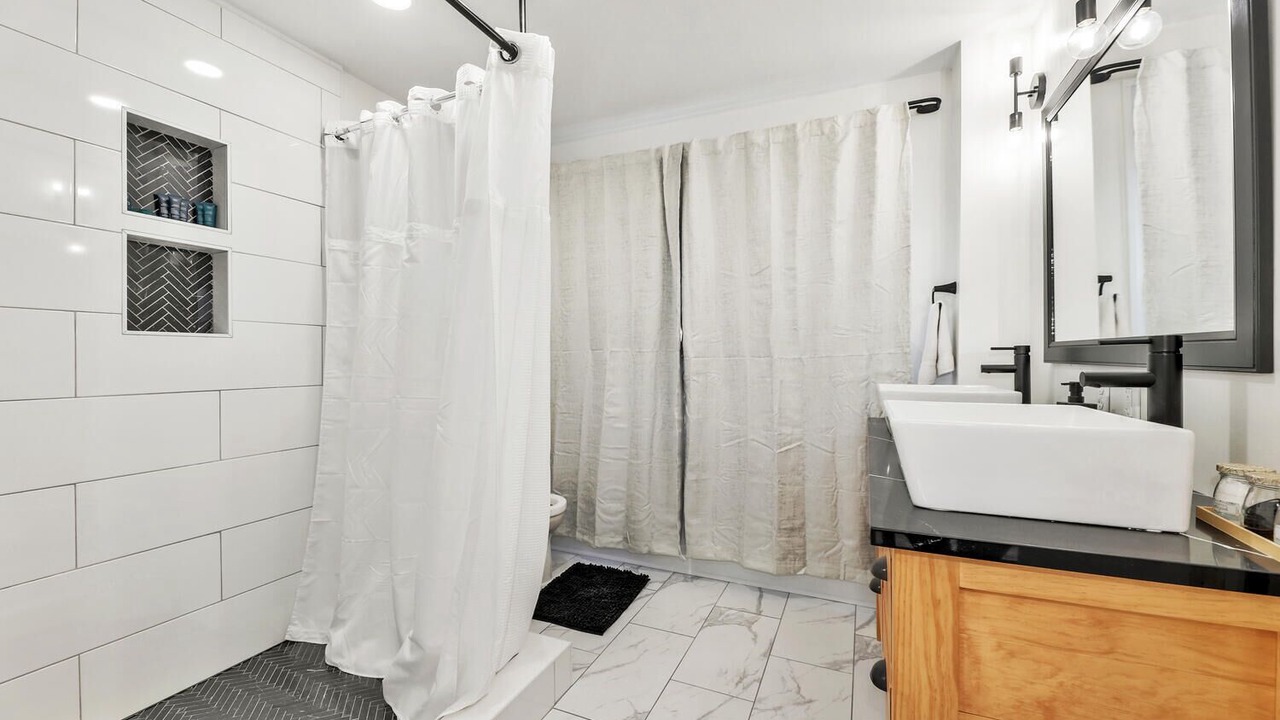 Photo of Bathroom in College Hill