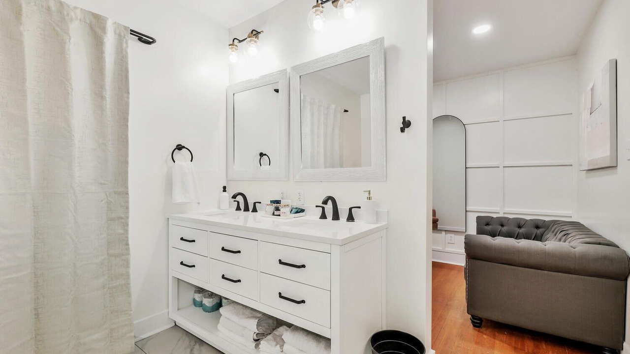 Photo of Bathroom in College Hill