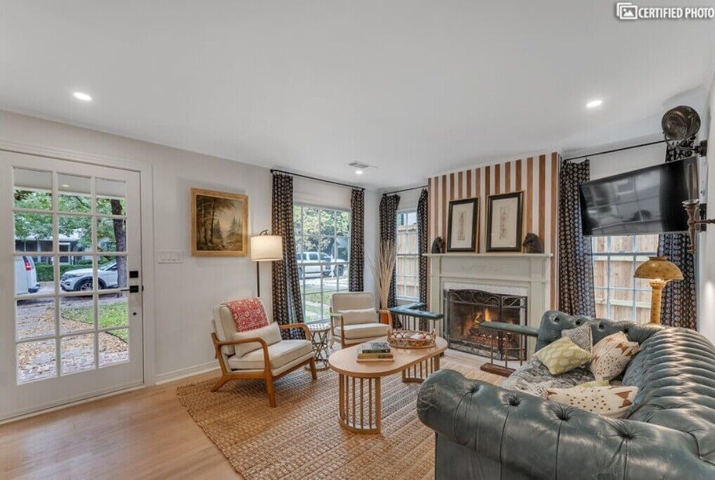 Photo of Livingroom in Little Forest Hills