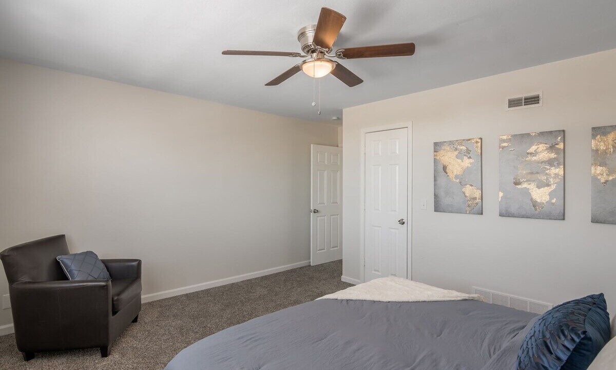 Photo of Bedroom in Lake Waukomis