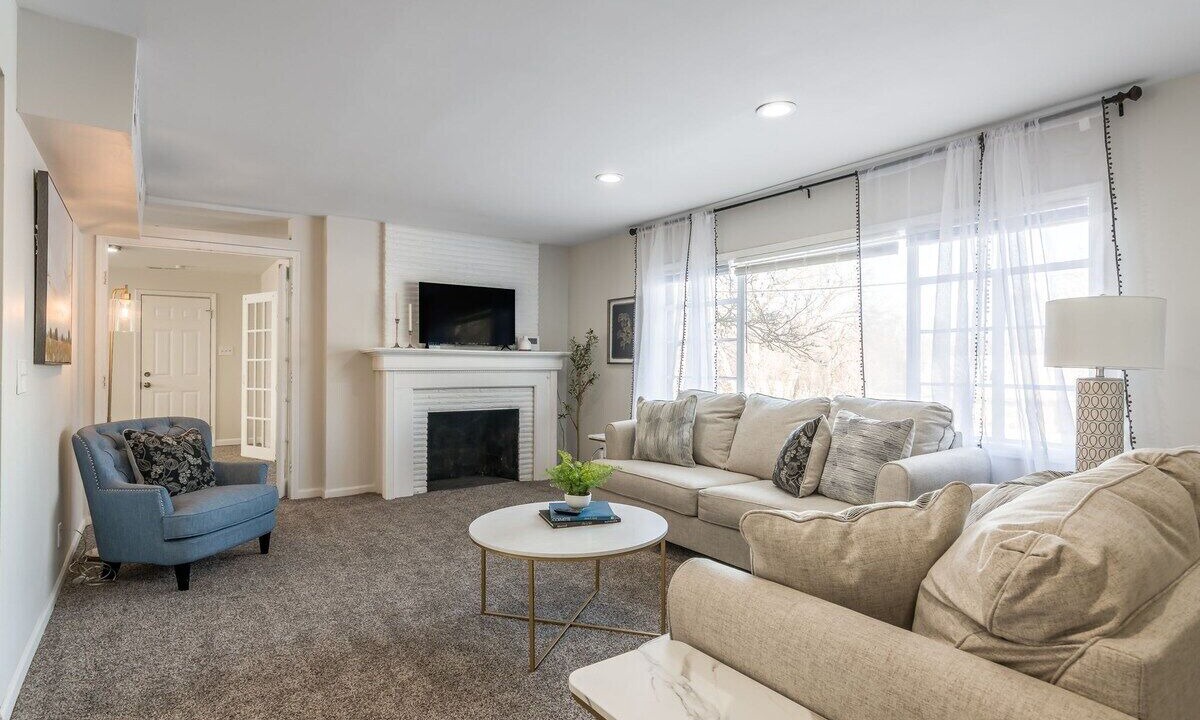 Photo of Livingroom in Lake Waukomis