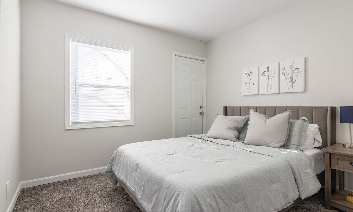 Photo of Bedroom in Lake Waukomis