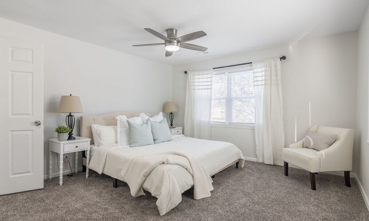Photo of Bedroom in Lake Waukomis