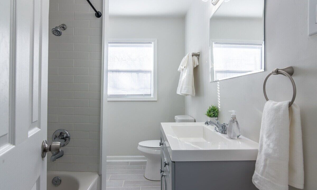Photo of Bathroom in Lake Waukomis