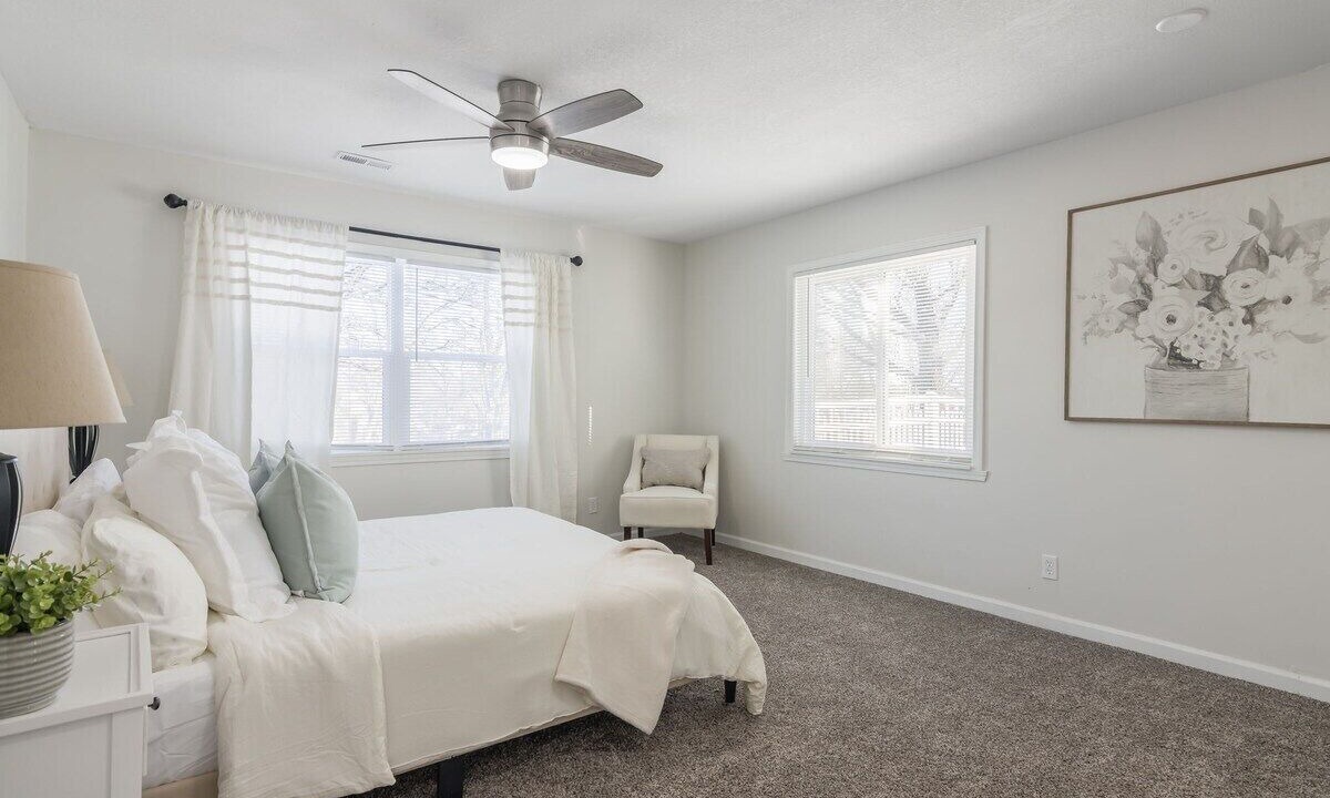 Photo of Bedroom in Lake Waukomis