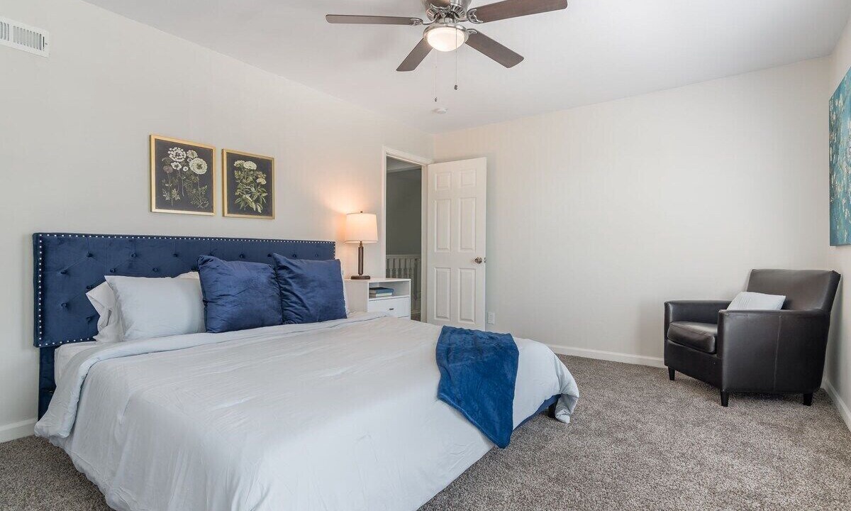 Photo of Bedroom in Lake Waukomis