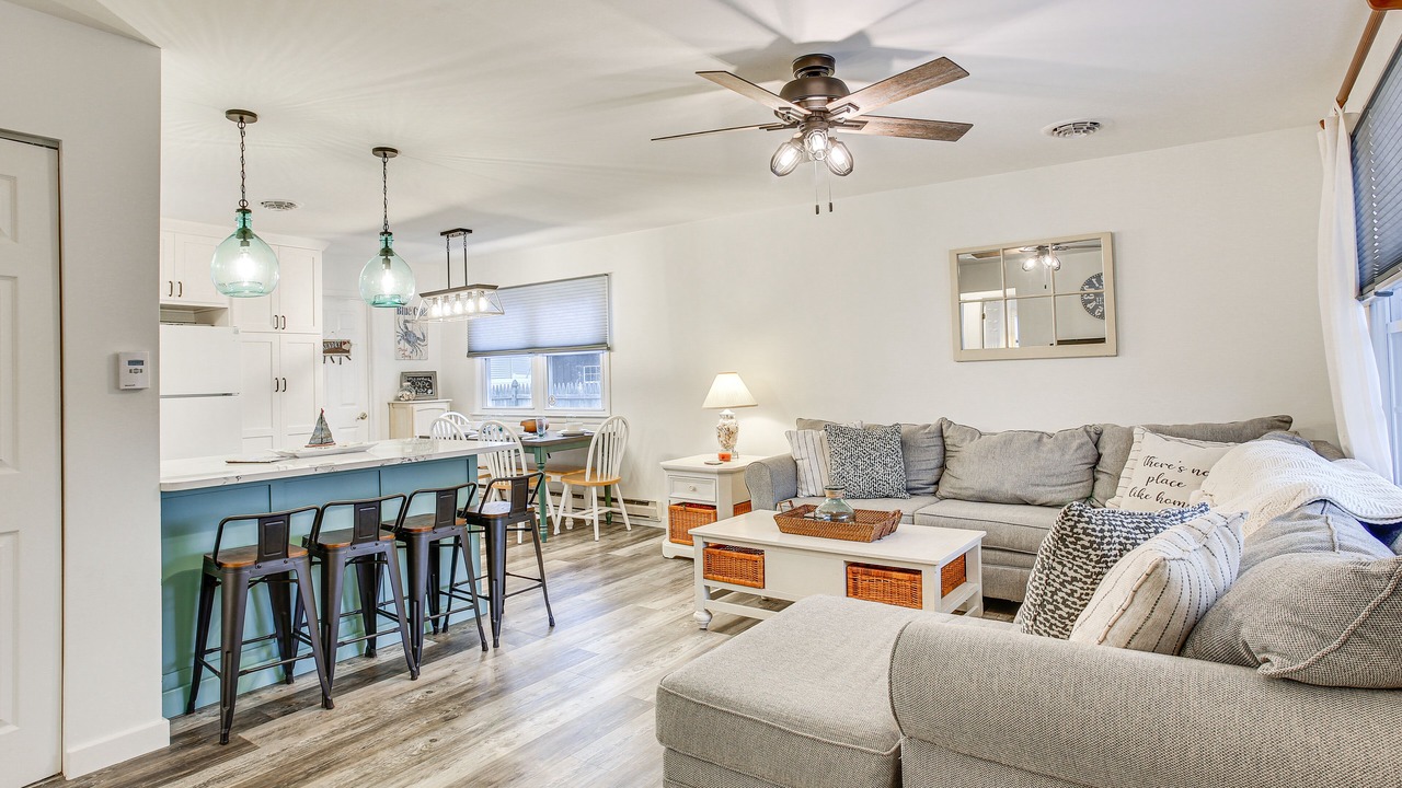 Photo of Livingroom in Town Bank