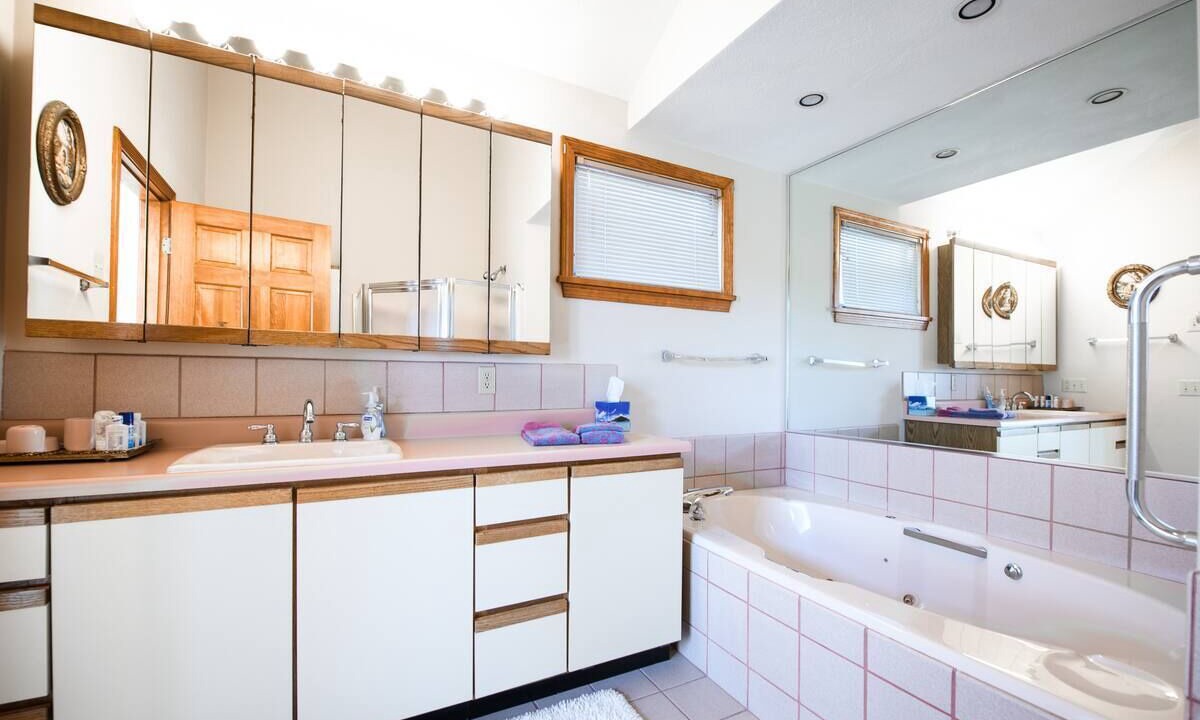 Photo of Bathroom in Eastward Look