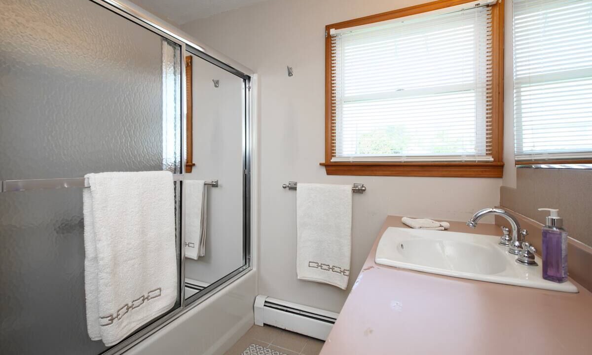 Photo of Bathroom in Eastward Look