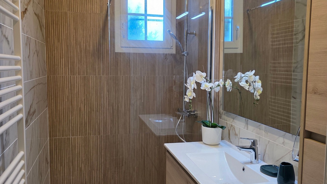 Photo of Bathroom in Graye-sur-Mer