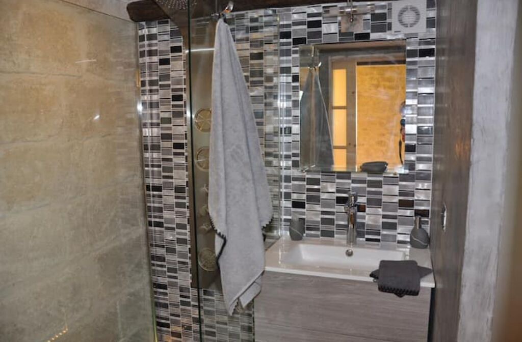 Photo of Bathroom in Uzes