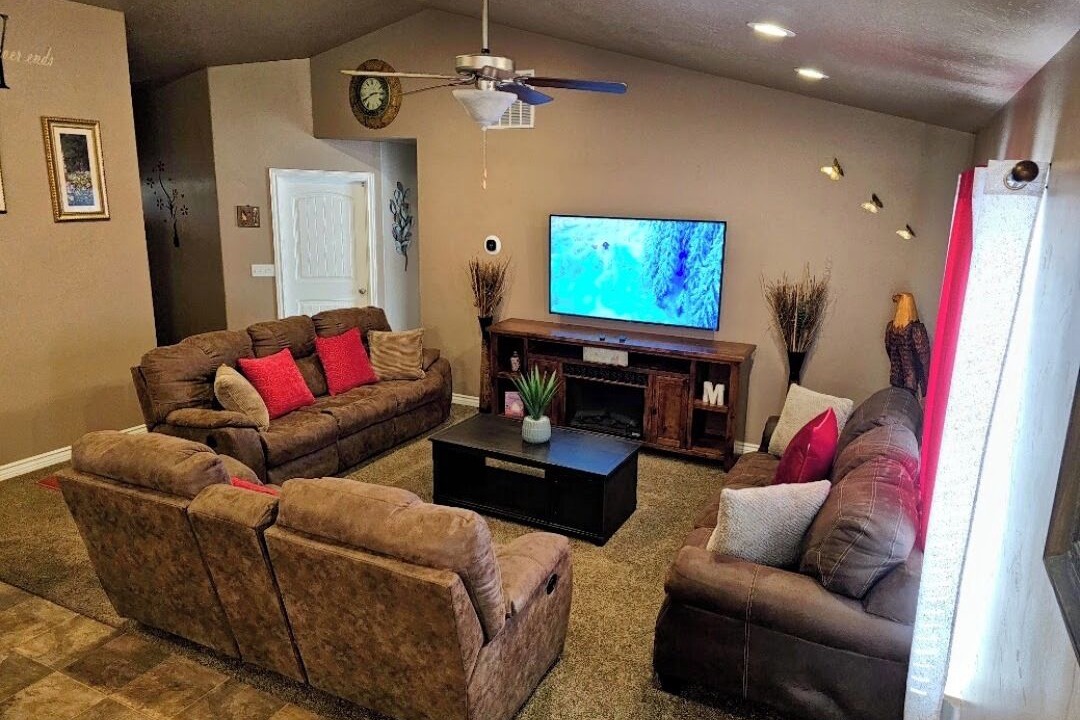 Photo of Livingroom in Maeser