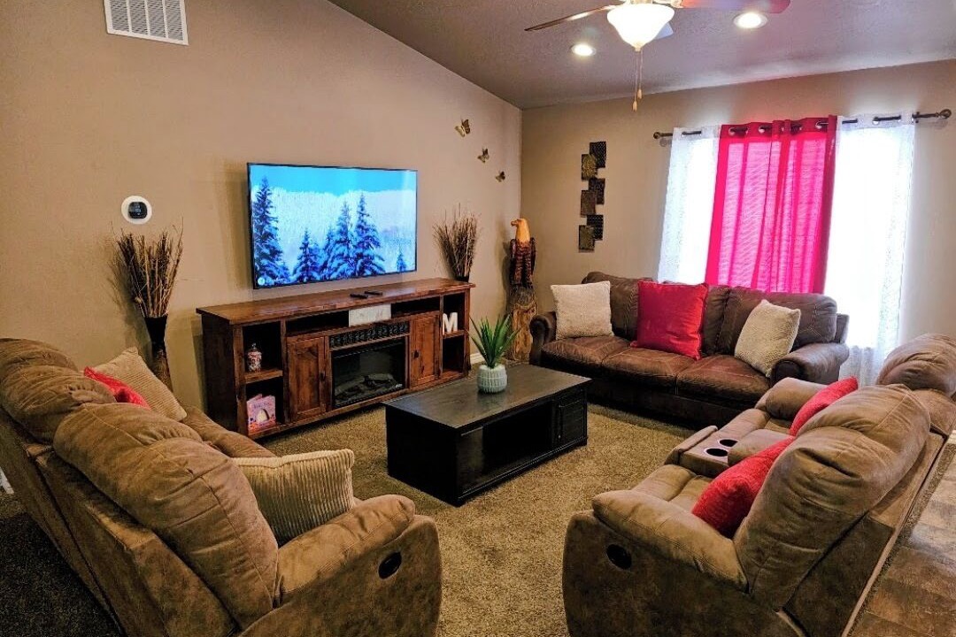 Photo of Livingroom in Maeser