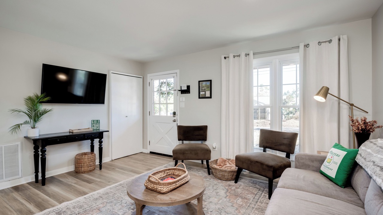 Photo of Livingroom in Forest Hills