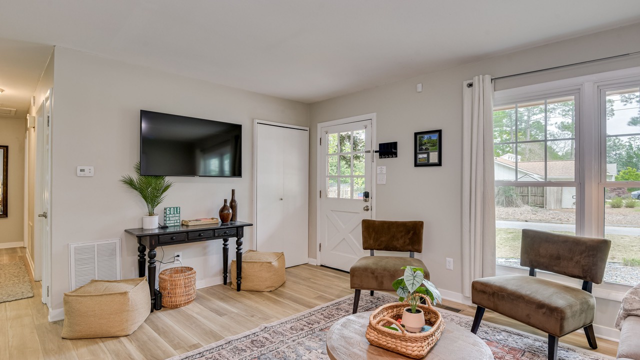Photo of Livingroom in Forest Hills