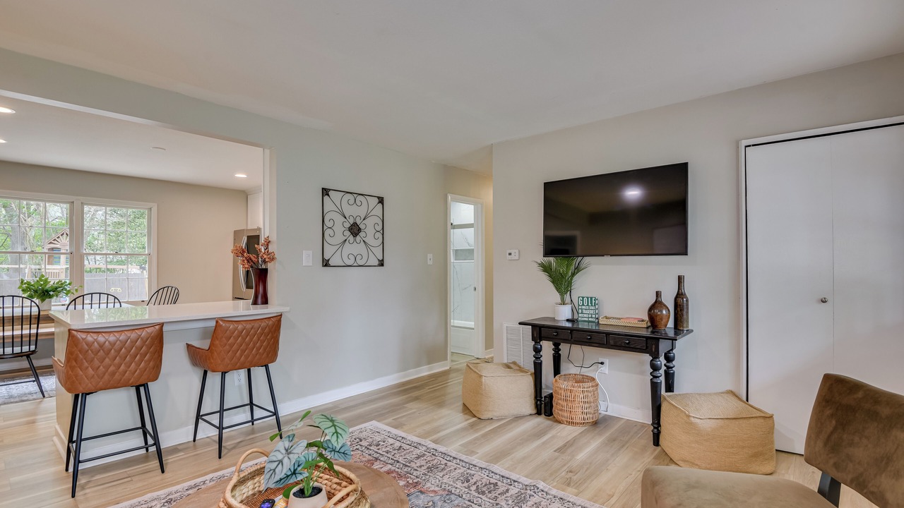 Photo of Livingroom in Forest Hills