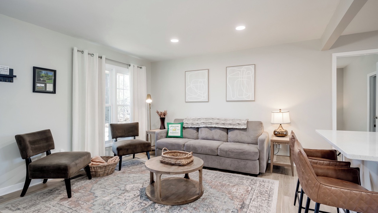 Photo of Livingroom in Forest Hills