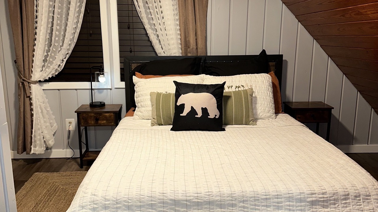 Photo of Bedroom in Benton