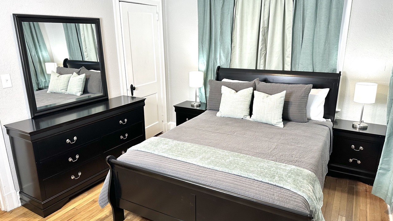 Photo of Bedroom in Fondren