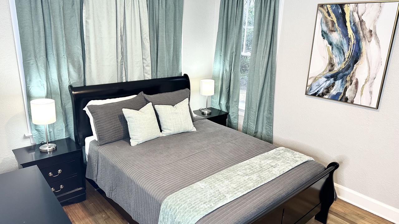 Photo of Bedroom in Fondren