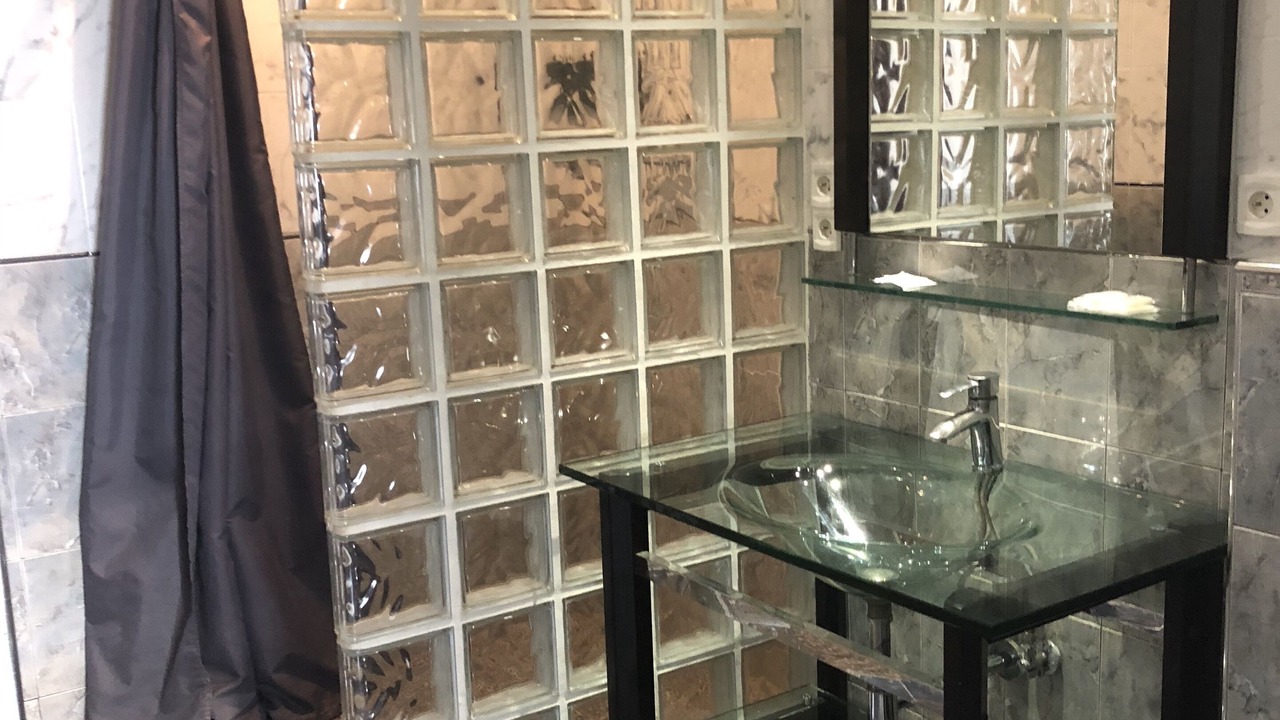 Photo of Bathroom in Quesmy