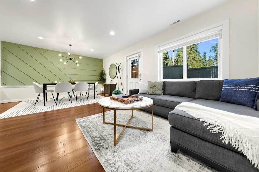 Photo of Livingroom in Seattle Metro Area