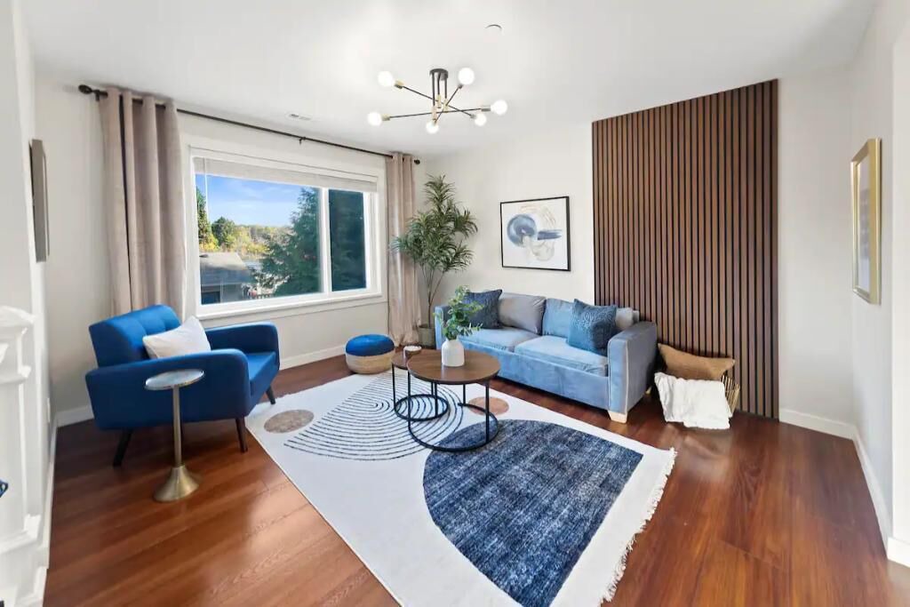 Photo of Livingroom in Seattle Metro Area